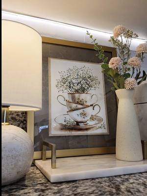 Respuesta a @Jenny gg  Muchas me preguntaron por el cuadro digital que uso para decorar la meseta de mi cocina ✨ Me enca