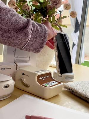 Organizar la casa es mucho más fácil cuando todo está etiquetado 🤍 Esta impresora de etiquetas para el hogar es perfecta