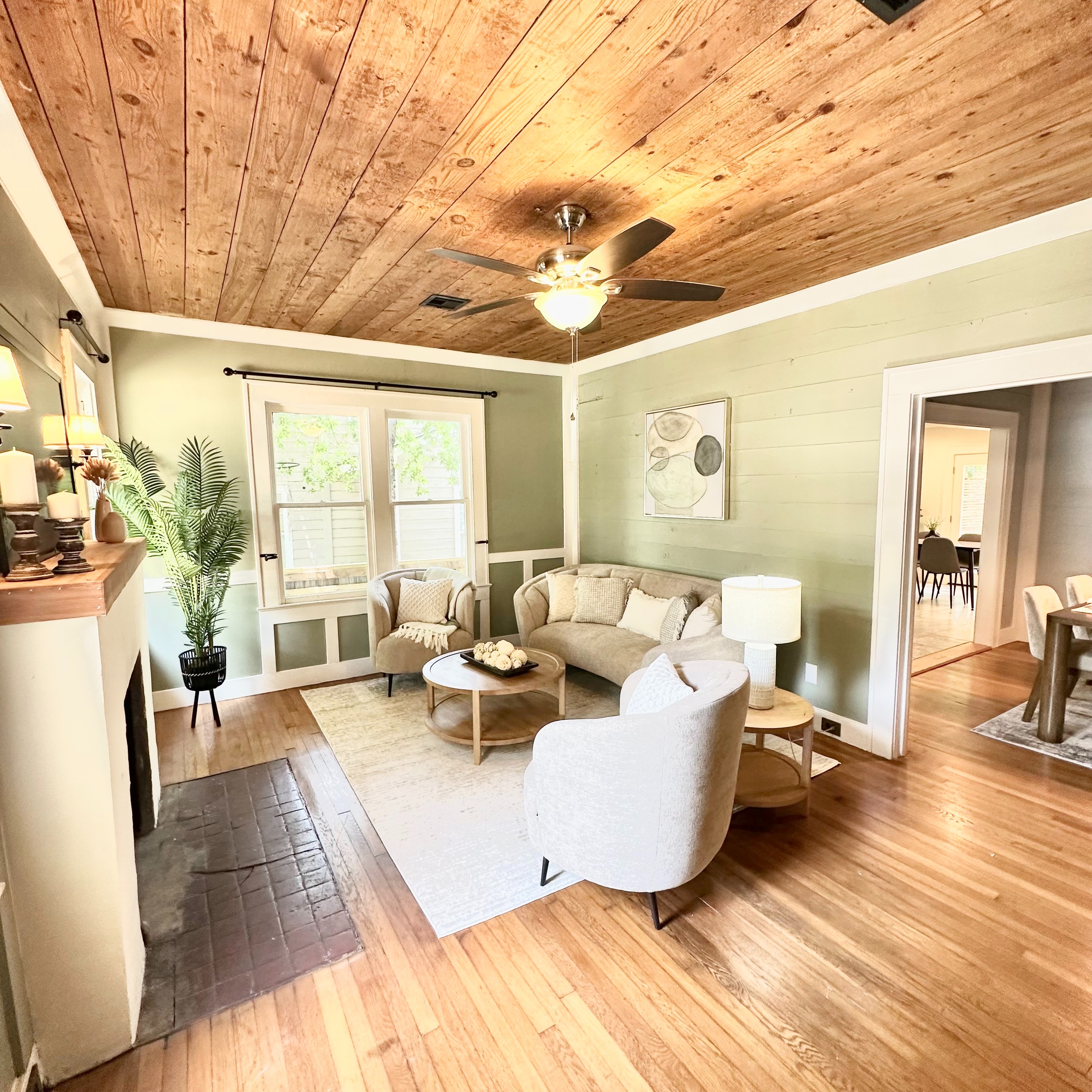 1023 W Gramercy Pl thumbnail