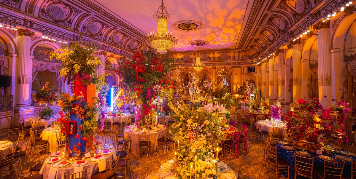 We're Obsessed With These Stunning Tables from the NYBG's Orchid Dinner thumbnail