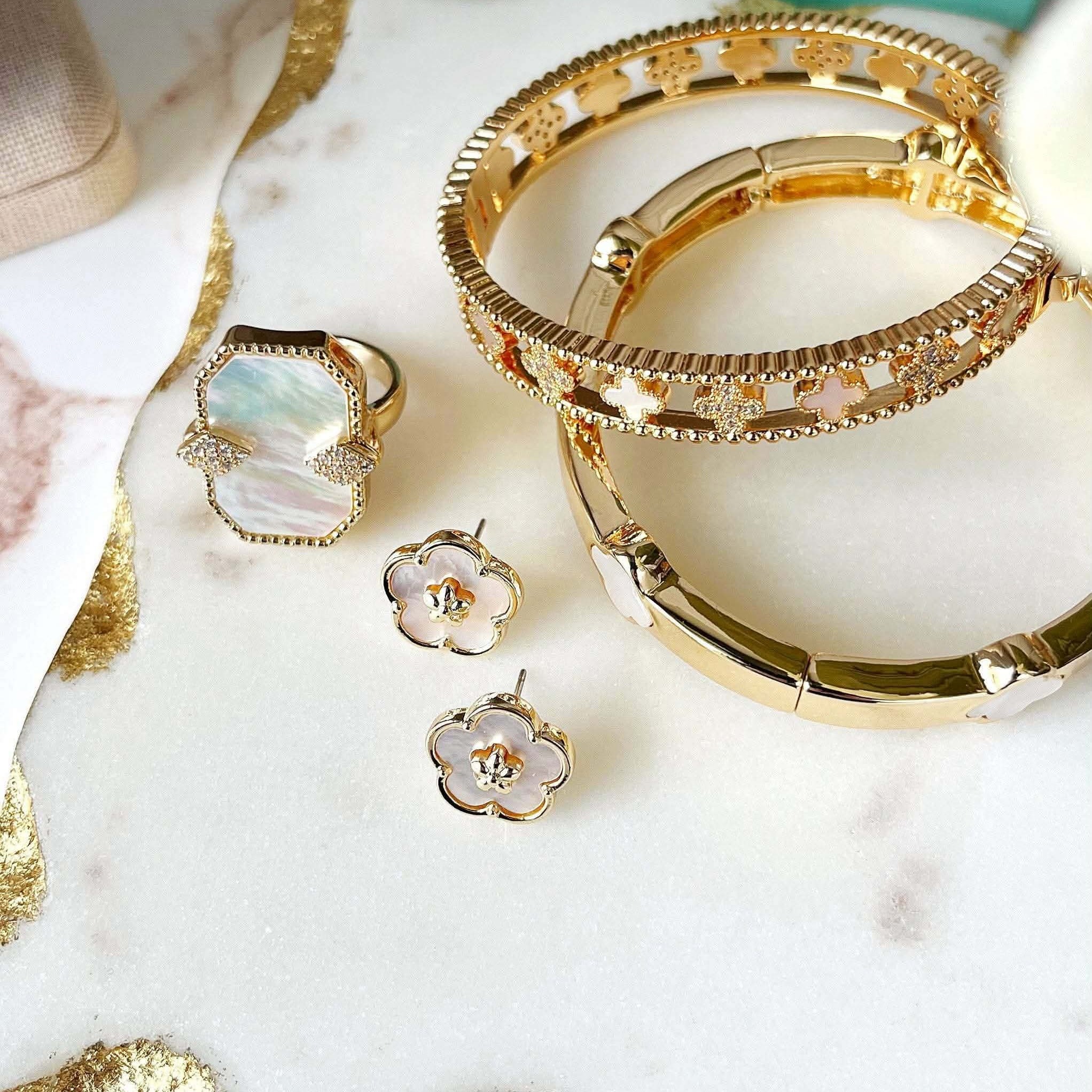 shop here, become a stylist thumbnail