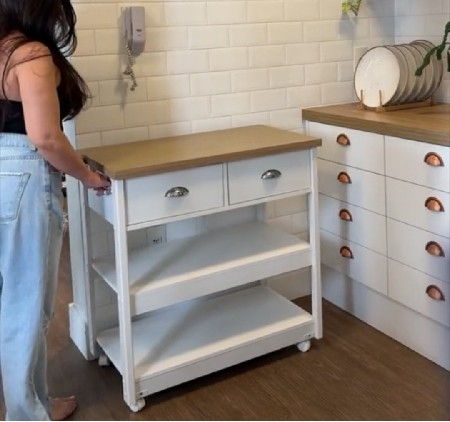 Aparador carrinho com 2 gavetas super lindo! 🥹🩷 thumbnail