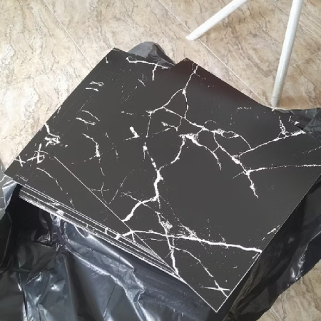 Placa marmorizada adesiva pra reformar sem gastar muito 🤌✨ thumbnail