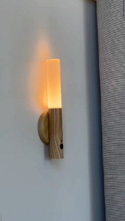 Luminária noturna recarregável, USB, sem fio e com sensor de presença perfeita e no precinho! 👌 thumbnail