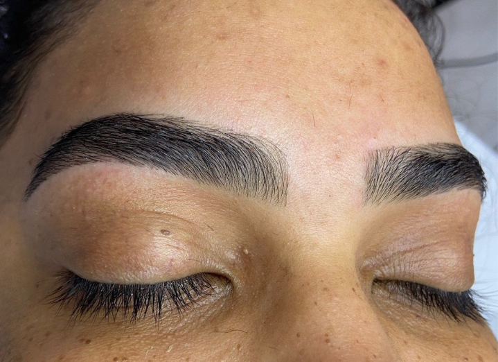 Design de Sobrancelhas Simples  thumbnail