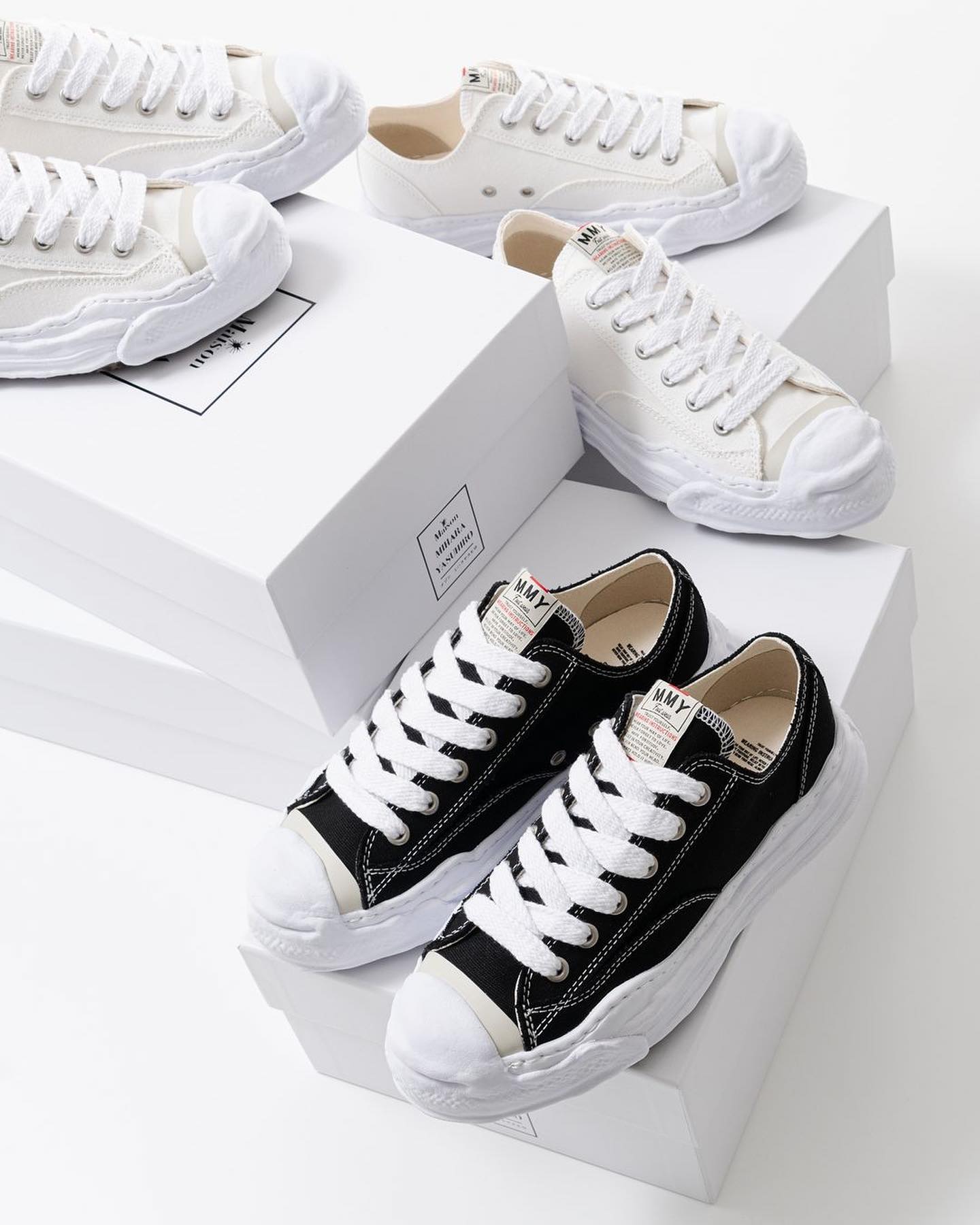 Maison MIHARA YASUHIRO- MAD ABOUT SHOES!🐼🐚

Японський дизайнер, який прославився своїми авангардними проектами - експери