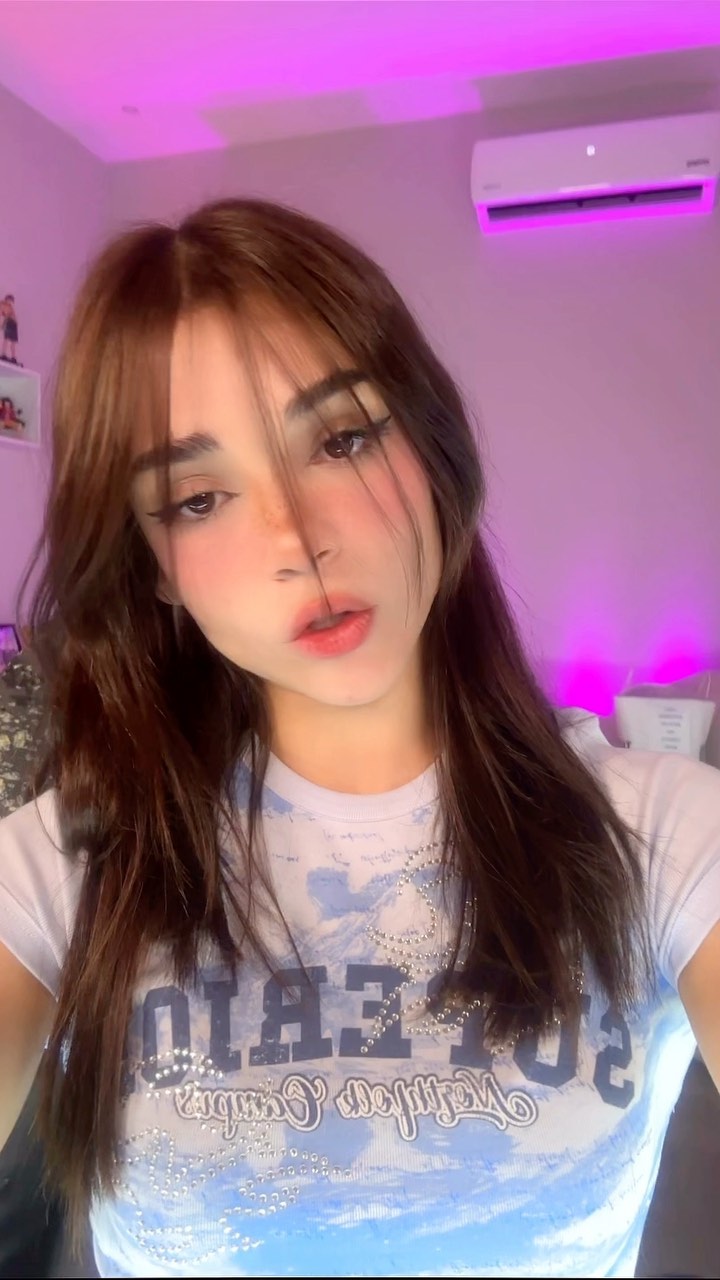 Alana con el look del stream de hoy via TikTok #alanafloresf #alanalarana #alana #reel