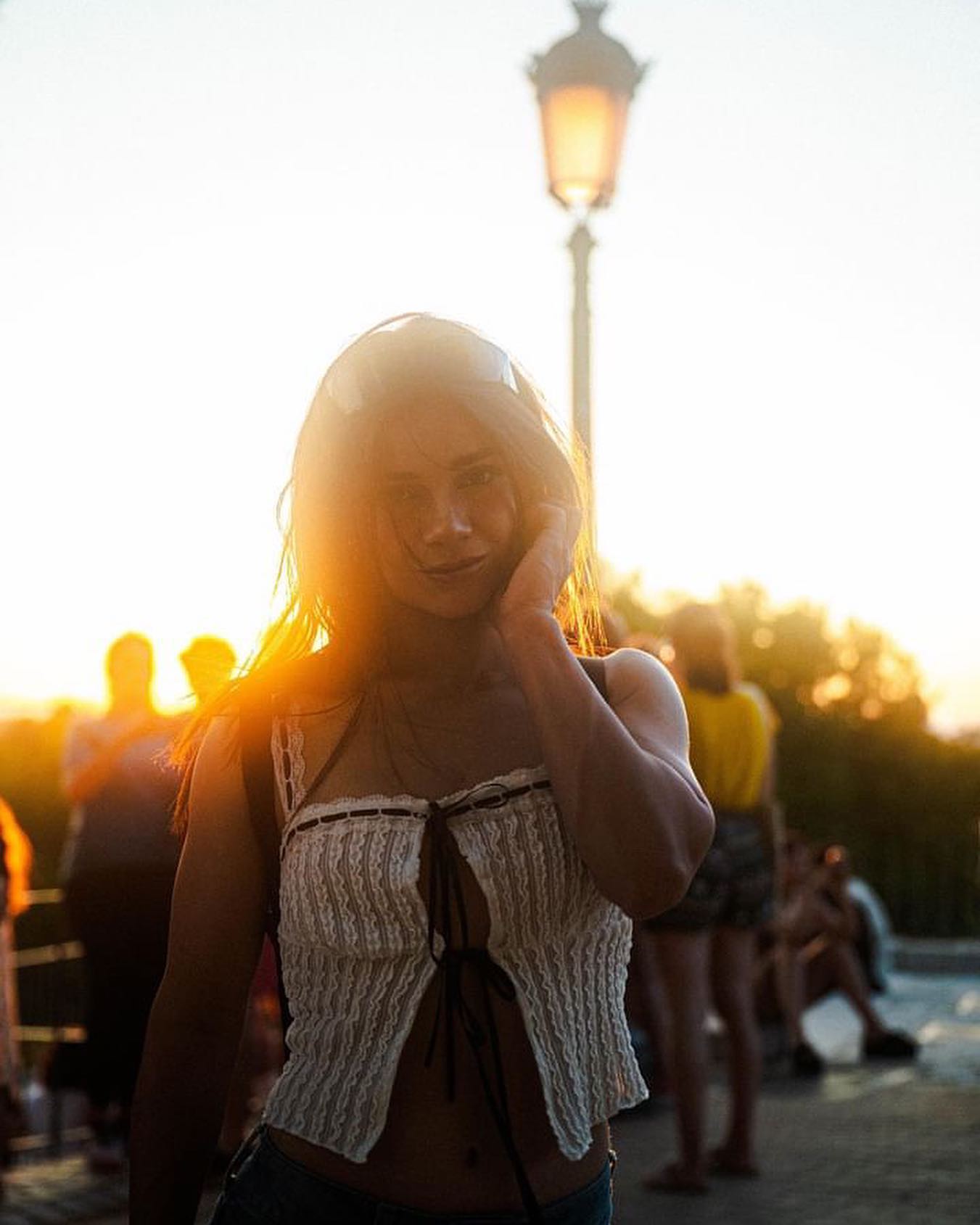Más fotitos de Alana en Madrid que están súper chidas (primeras 3 slides 📸: @edsillerr) las demás tomadas por @barcagame