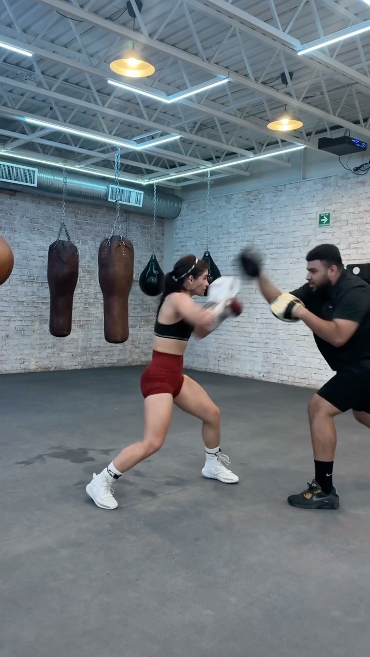 Alana entrenando 🥊 - 84 días faltan para Stream Fighters