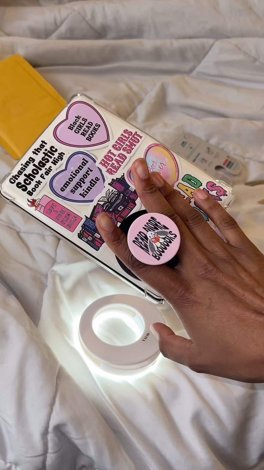 Kindle Accessories that make reading so much better | Popgrip is in b!o  #shopblackowned #bookish #kindleunlimited #kind