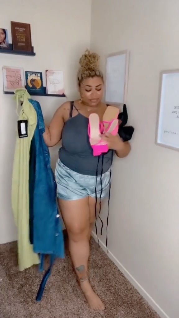 Ima be honest witcha…. lil mama pressure 🤍

Pretty Little Thing x Miss Lola 💕🤍

#tryonhaul #prettylittlething #misslola 