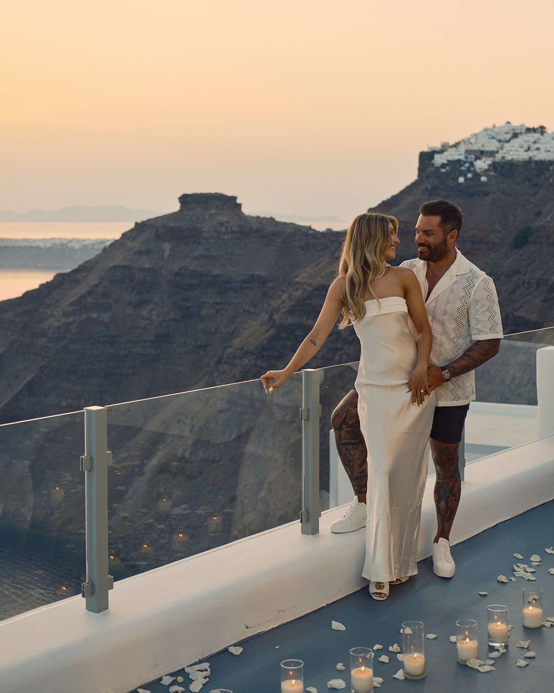🌟 «A Day at Santorini island: A Journey to Forever! 💍✨
Life is an adventure, and sometimes, it brings you to the most br
