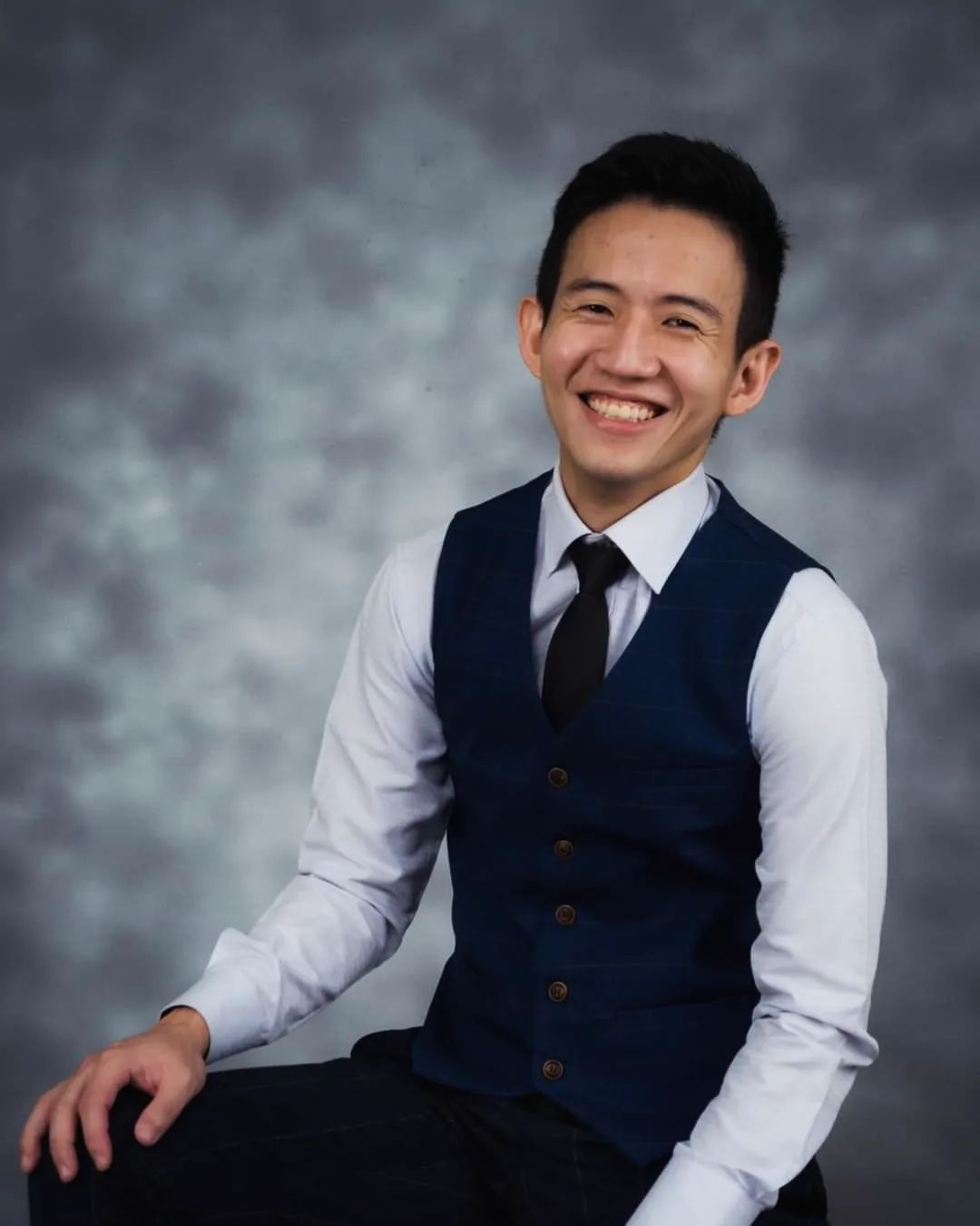 Lifestyle studio shoot of a rising real estate agent. #portraitvision #studioshoot #photoshootstudio #studioportrait #sg
