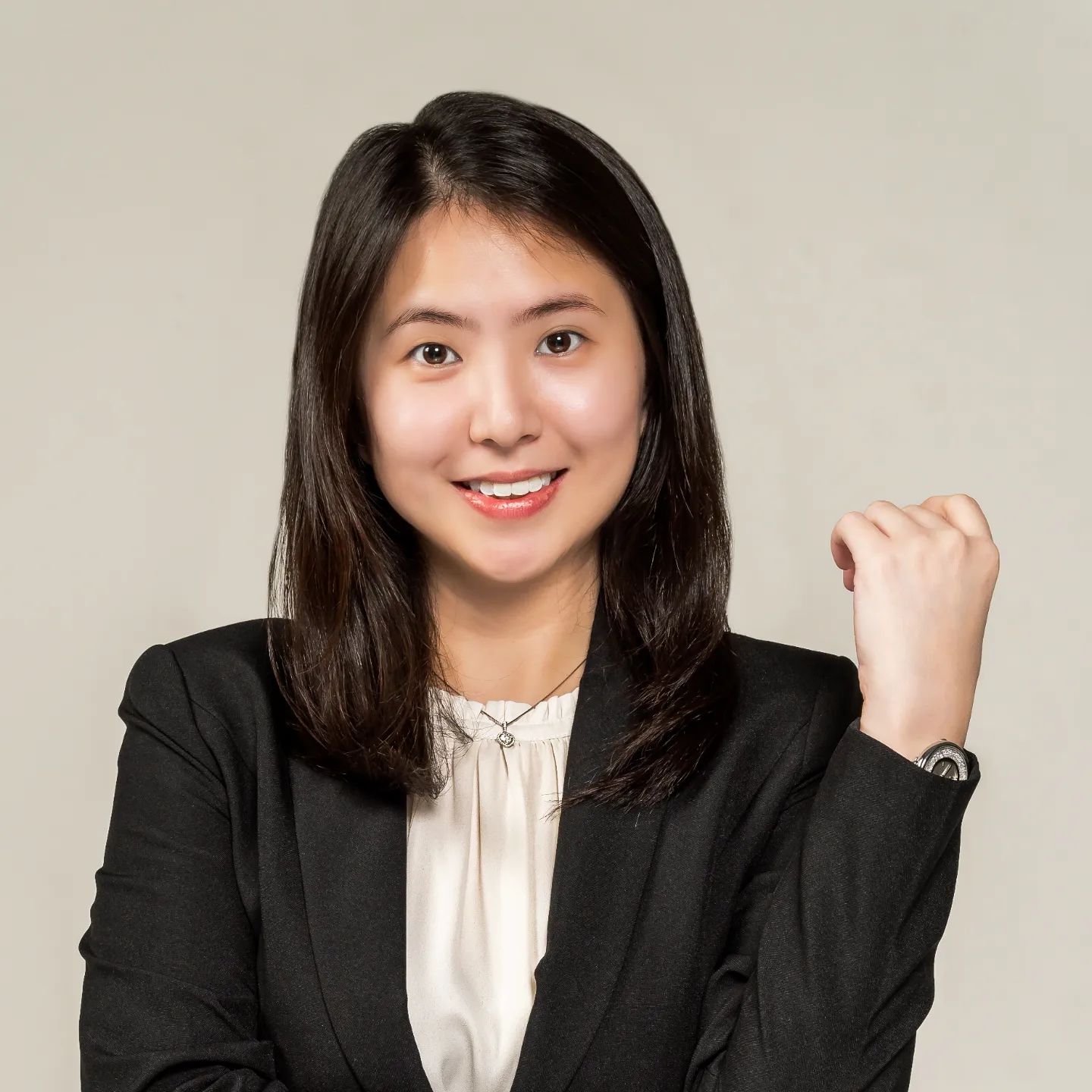 I had a referral from her to shoot her own headshot and portraits during the @bni_esprit evening meeting.

And during th
