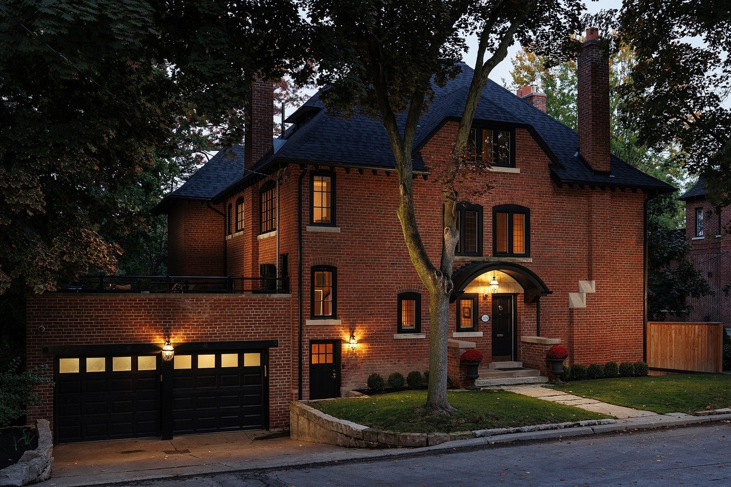 Nestled within the prestigious neighbourhoods of Forest Hill and Casa Loma lies 379 Walmer Road, a residence that seamle