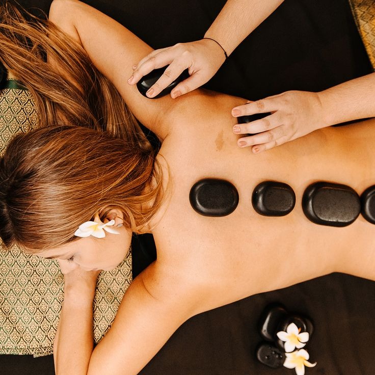 Massagem com pedras quente thumbnail