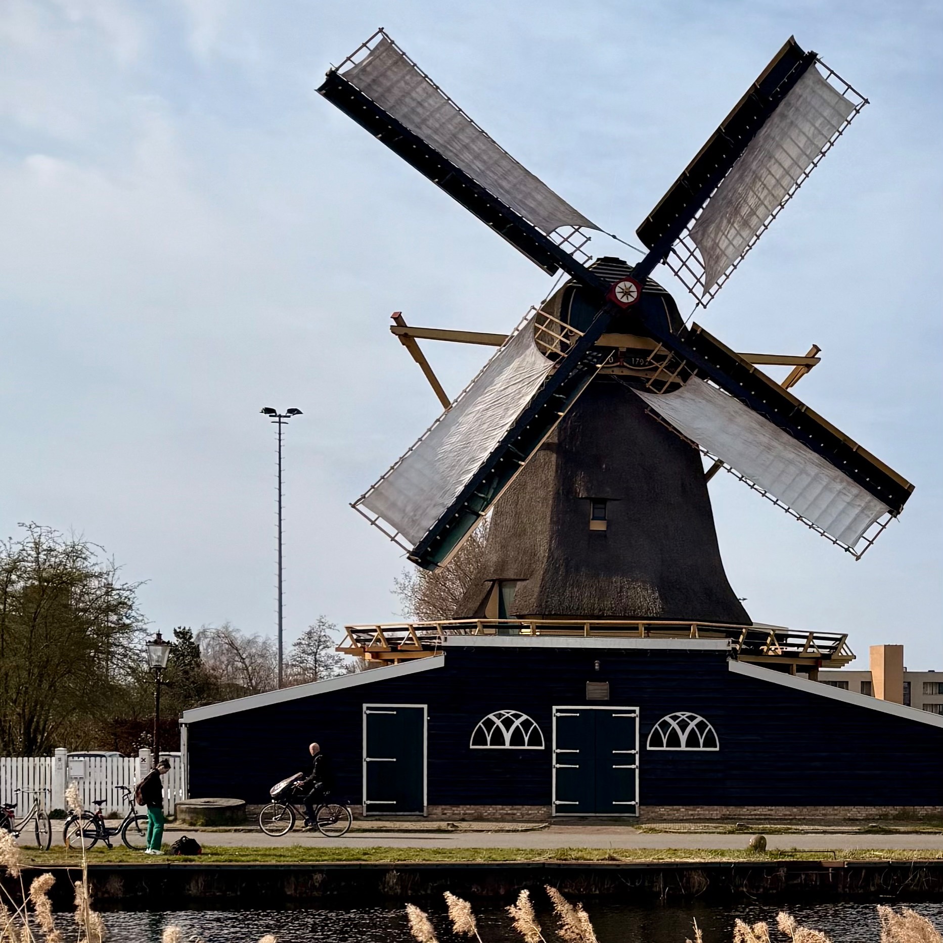 Amsterdam Travel Guide: Best Things to Do in 3 Days thumbnail