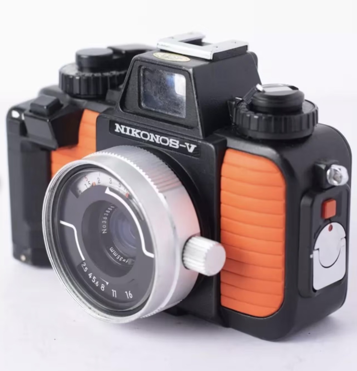 Nikonos V Underwater Film Camera thumbnail