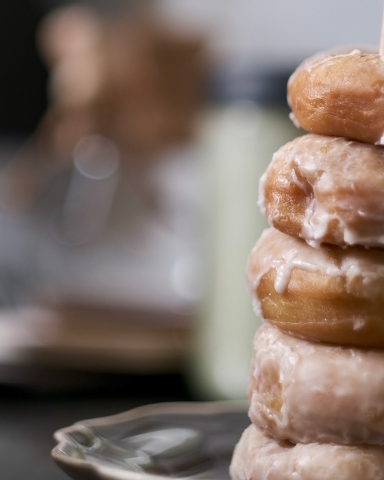 We have @runawaybakeshop donuts today! Here til 11 :)