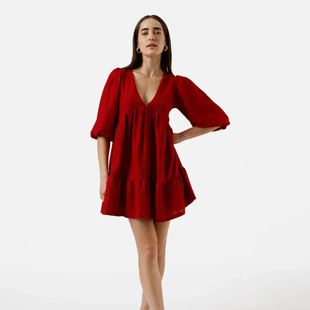 vestido curto feminino de laise com recorte vermelho thumbnail