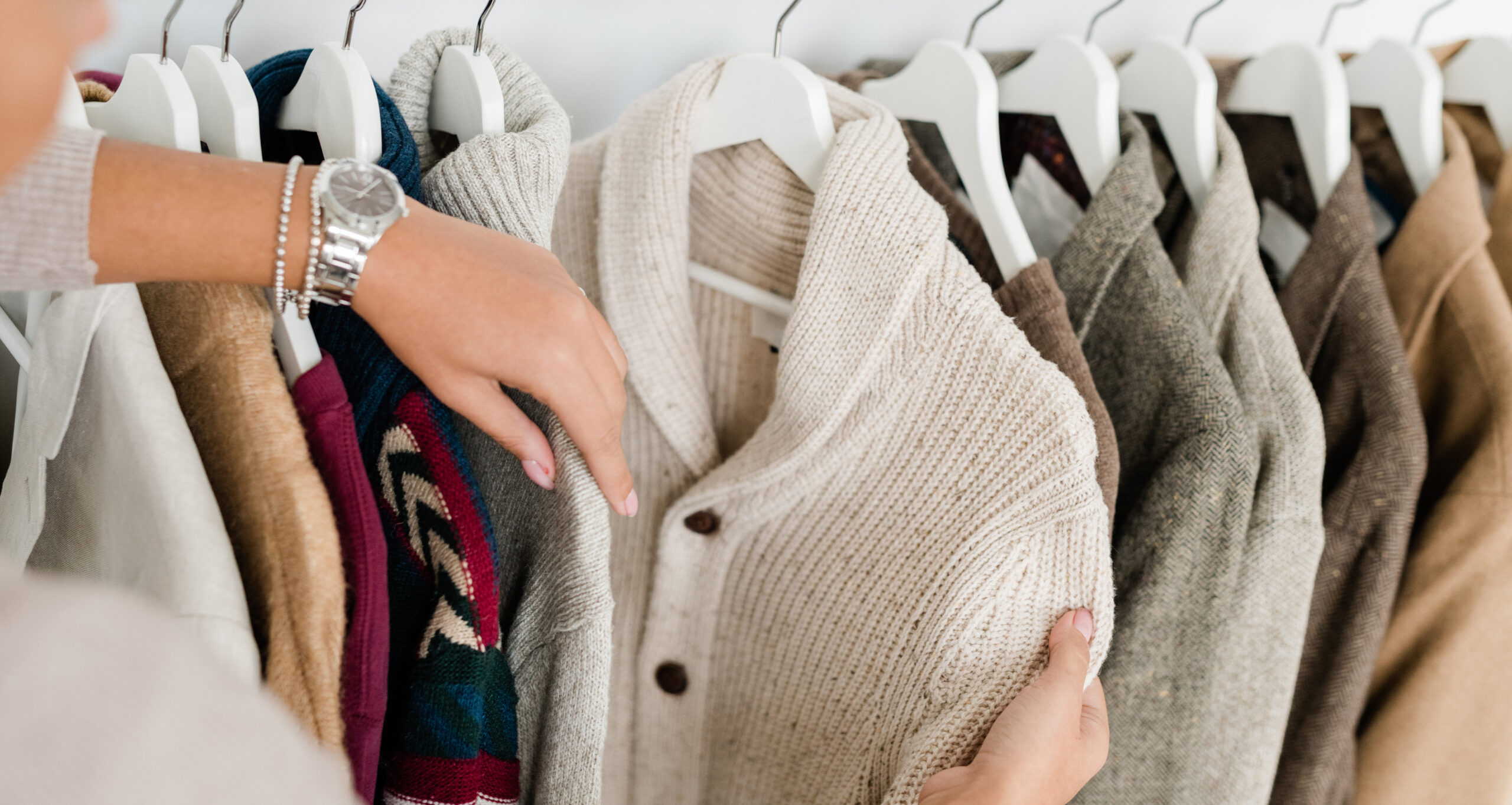 Capsule wardrobes: A sustainable solution to fashion overload - Refinelife thumbnail