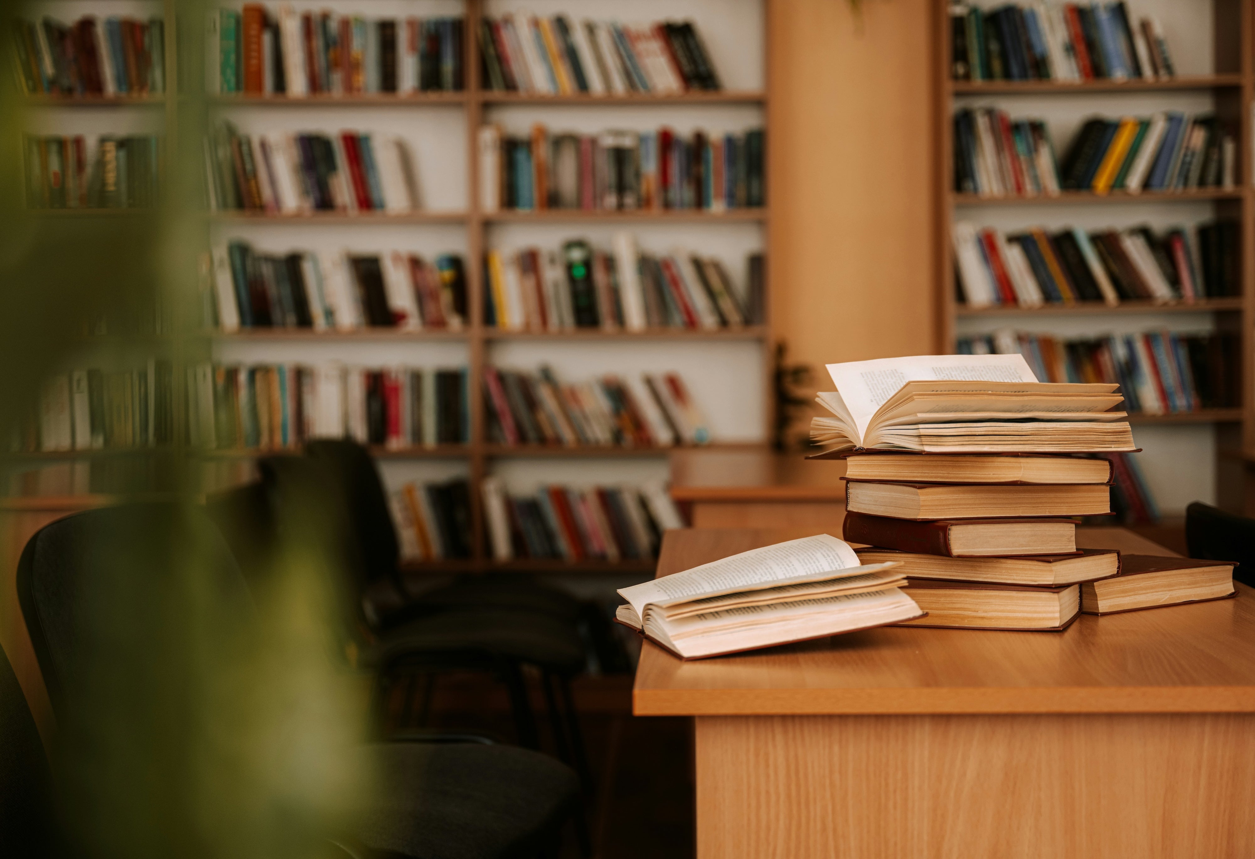 Saint Thomas Aquinas: Godhead Here in Hiding - Blessed Is She thumbnail