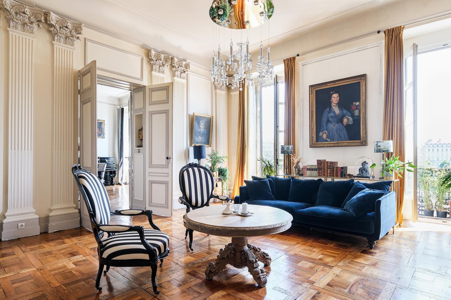 La beauté de cet appartement historique au ❤️ de Lyon est à tomber 😍
A quelques pas de l’hôtel de ville et des commerces