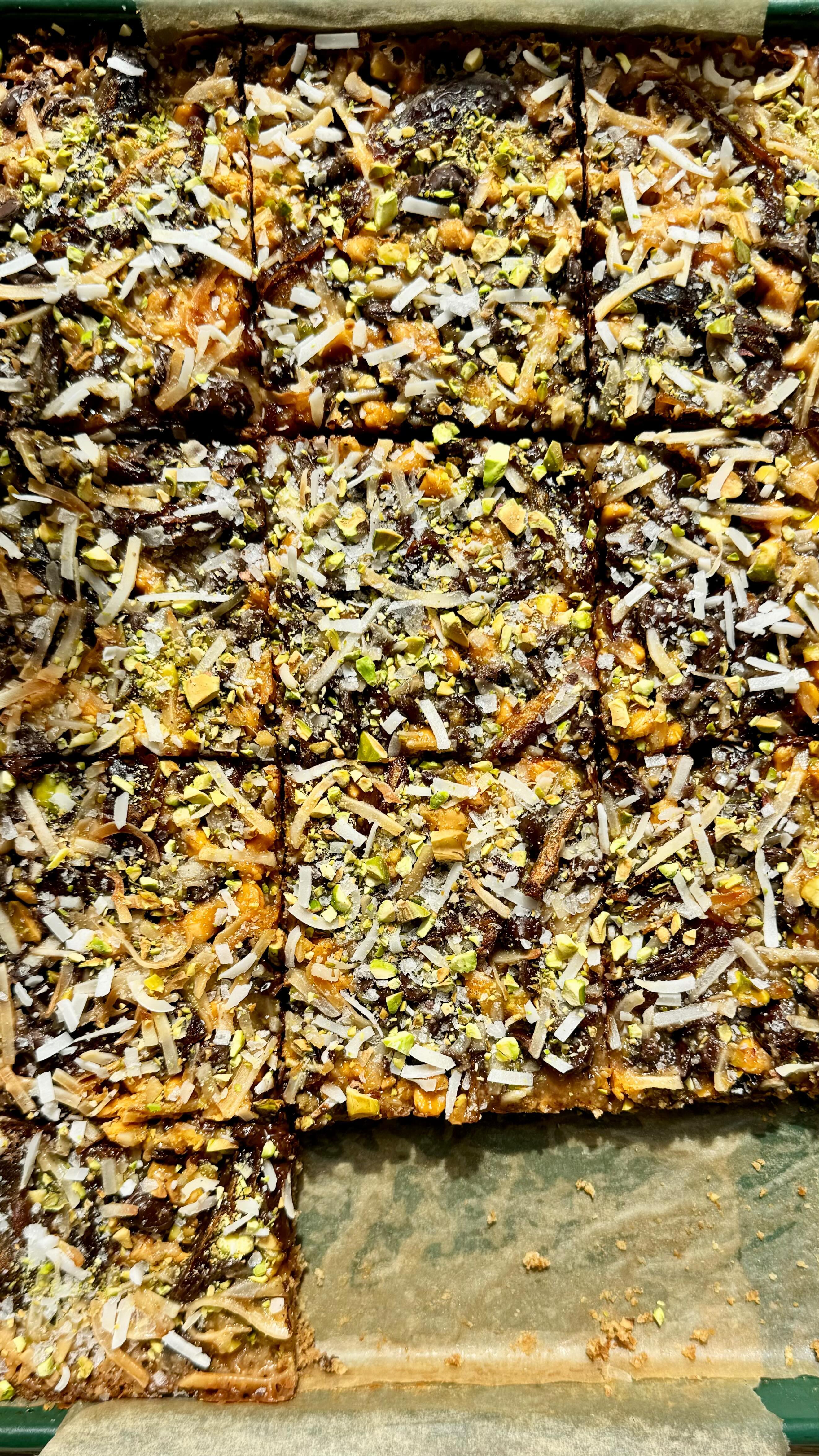 #GOLPartner if you’ve never had a 7 layer magic bar (aka hello dollies), that is above my paygrade, consult with your FY