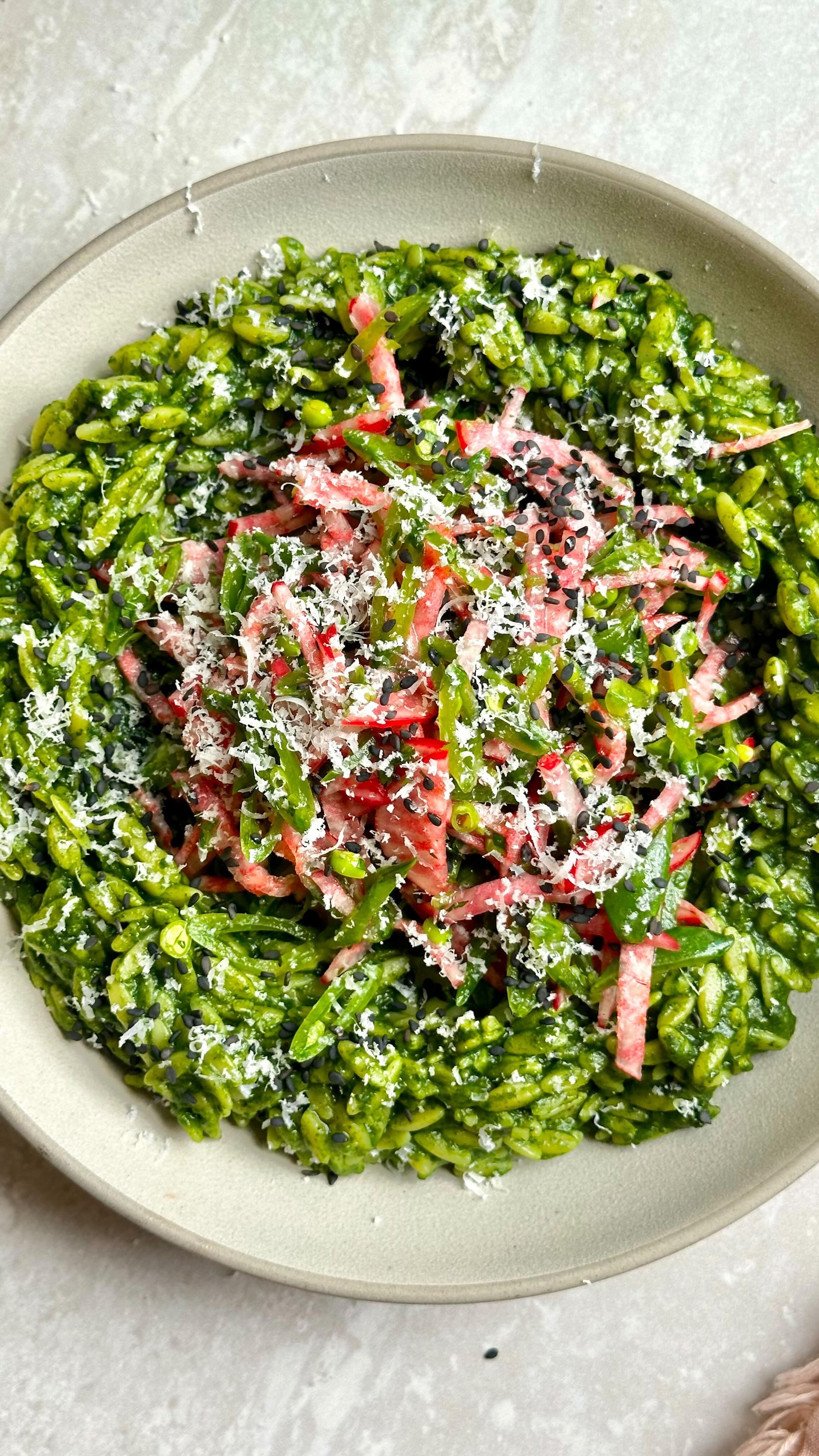 Charred greens orzotto with sesame snap pea salad 🐊🫛

This feels like the princess Fiona of the food chain— classy, uniq