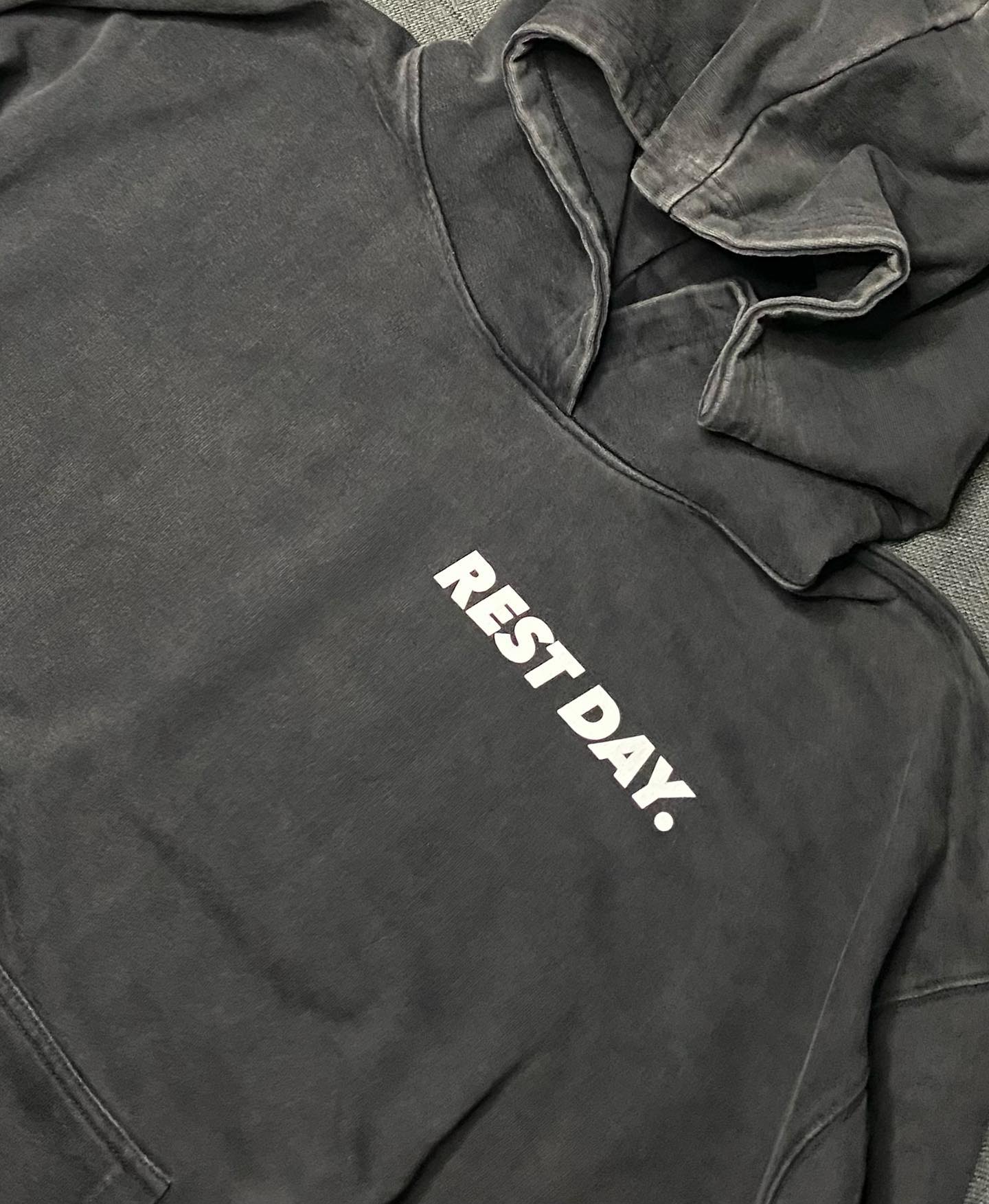 Rest Day 001 – Heavyweight Hoodie – Vintage Black 

- Fit: Oversized / Drop Shoulders / Boxy 
- Material: 100% Cotton, H