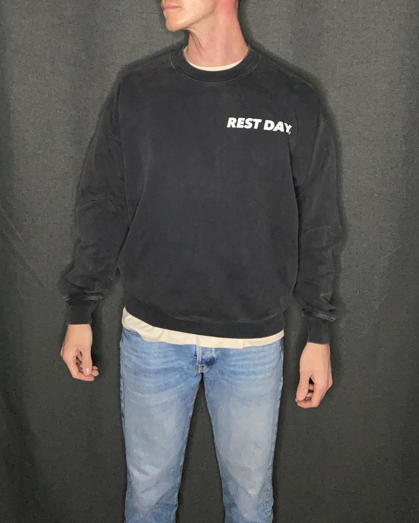 Rest Day 002 – Heavyweight Sweater – Vintage Black 

- Fit: Oversized / Drop Shoulders / Boxy 
- Material: 100% Cotton, 