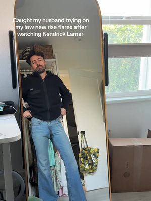 Honestly… I’m not hating it. #flarejeans #halftimeshow 