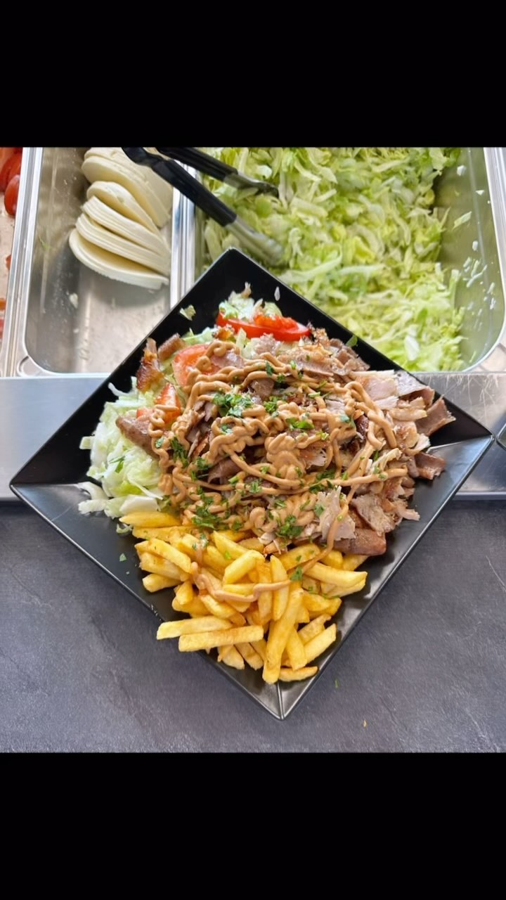 Eighty-One Kebab: Top Döner, Pide, Pizza.
100% Helal.💙🤍
Geschmack pur!  #yummy #food #foodie #foodporn #instafood #delic