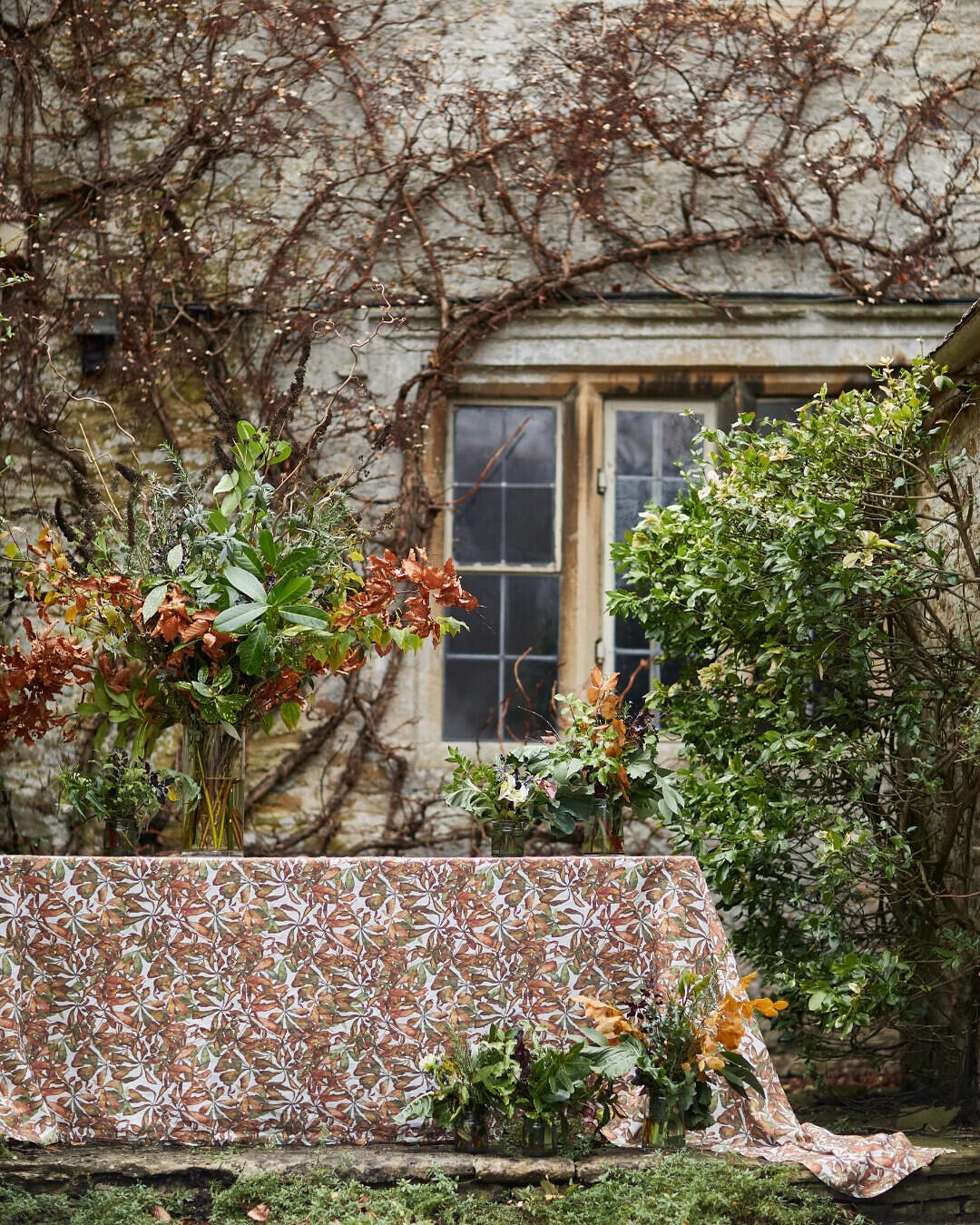 Our Horse Chestnut tablecloth blends beautifully into any natural setting, bringing a sense of peace and timeless elegan