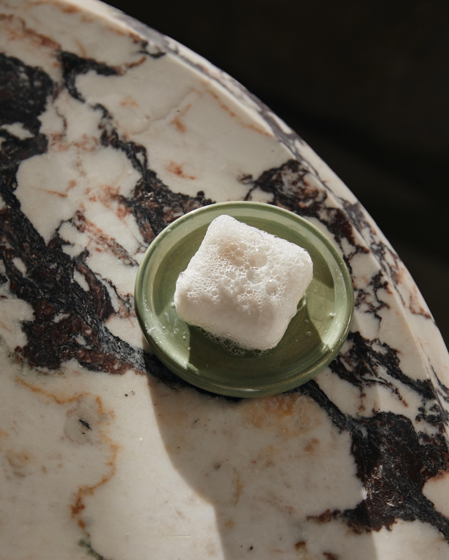 A solid bar with a rich and luxurious lather to rival the best liquid shampoo. The Water Meadow 3-in-1 Bar, a product ro