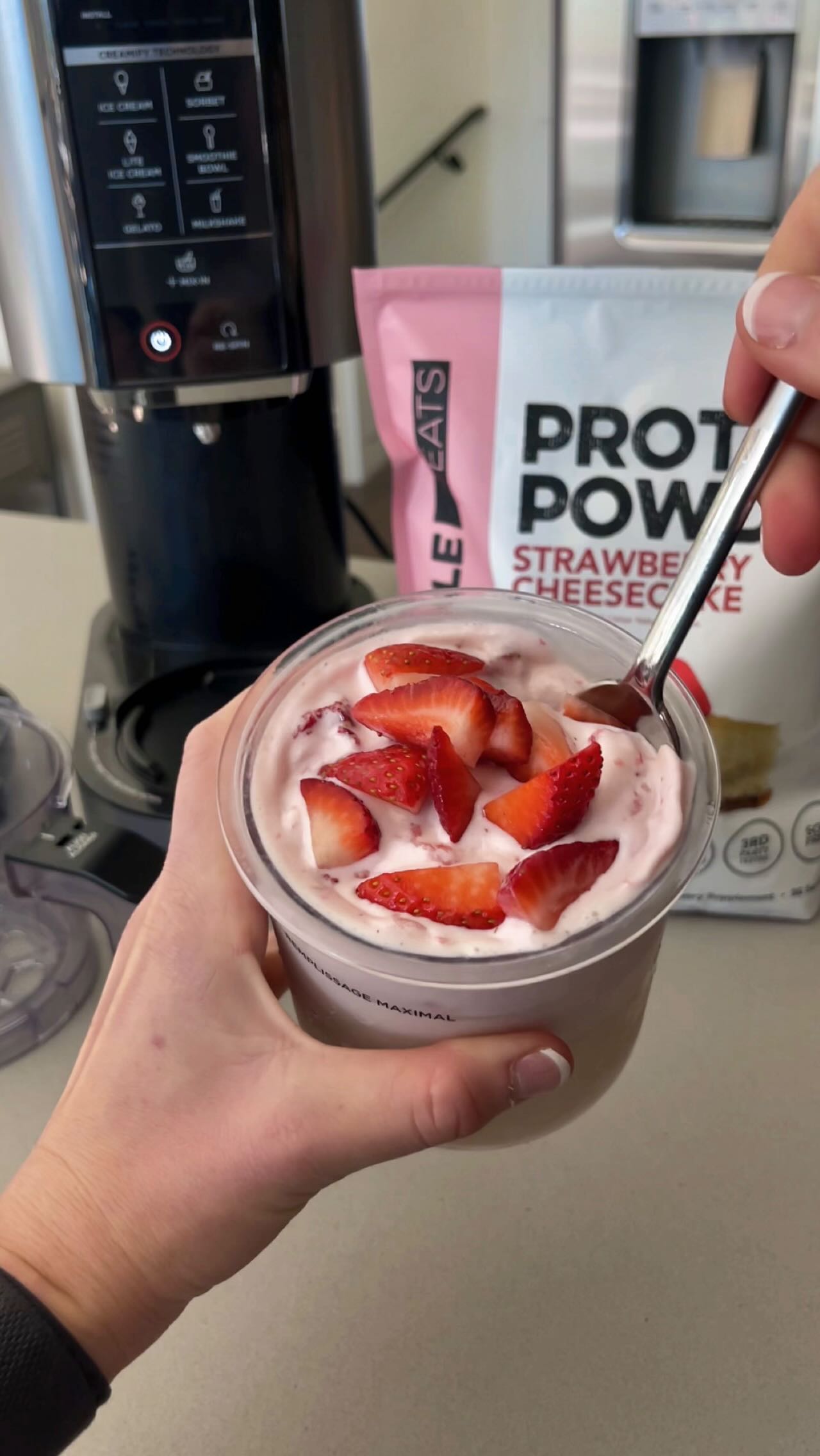 My new favorite way to reach my daily protein goals! 🍓🍰🤤 Just 2% milk, @cleansimpleeats protein & strawberries 👉🏼 freeze