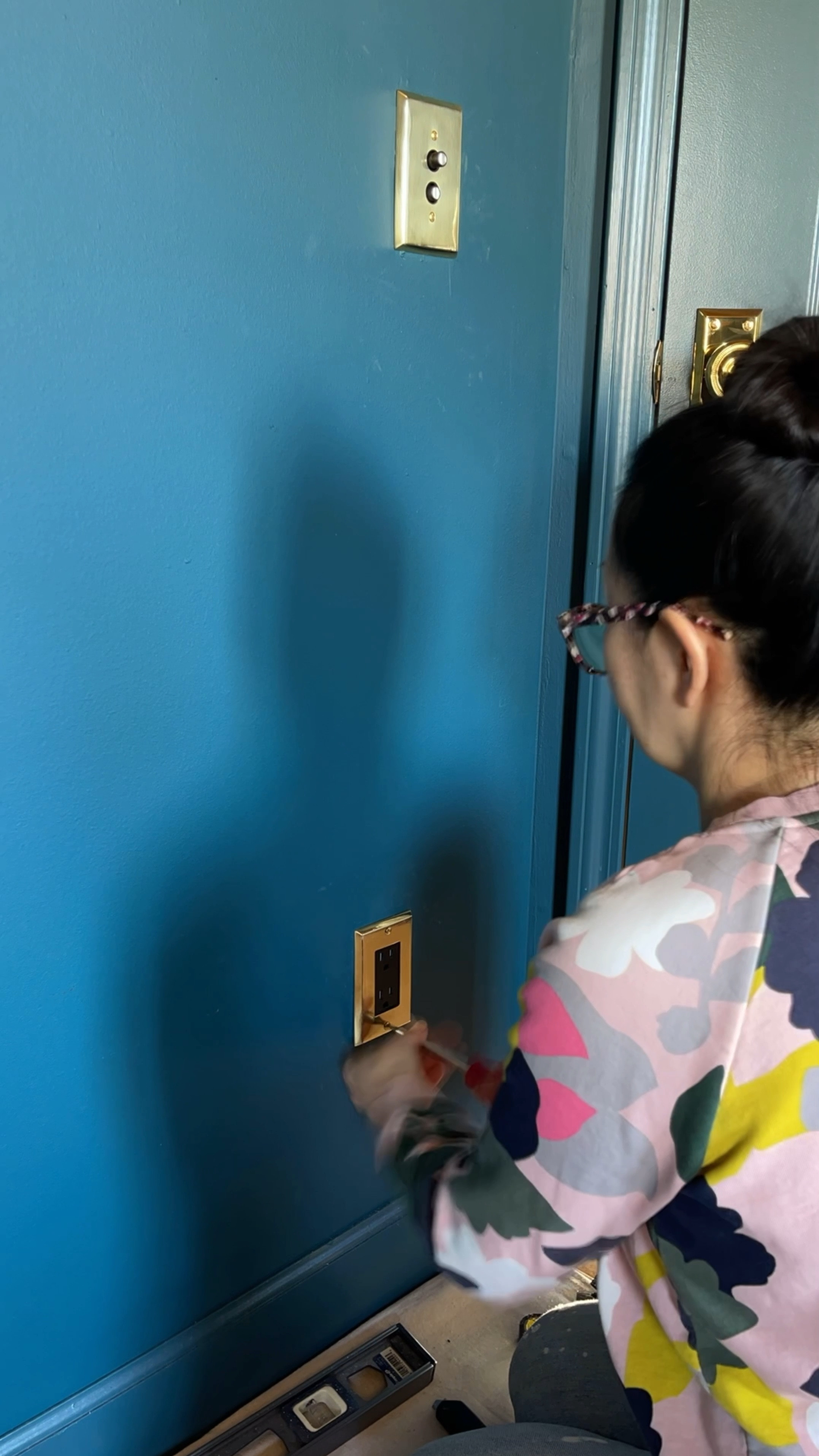 Push Button Light Swtch & Outlets thumbnail