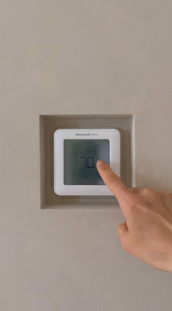 Touchscreen Thermostat thumbnail
