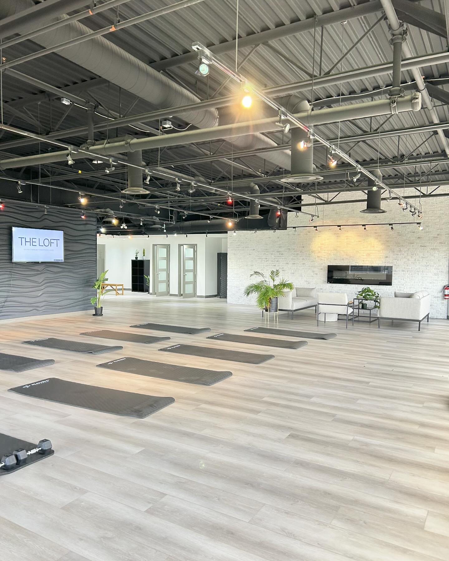 Functional Strength Classes + Yoga 🤍
.

.
.
.
.
.
.
.
.
.
.
#edmontonliving #yegfit #stalbertfitness #fitness #exploreed