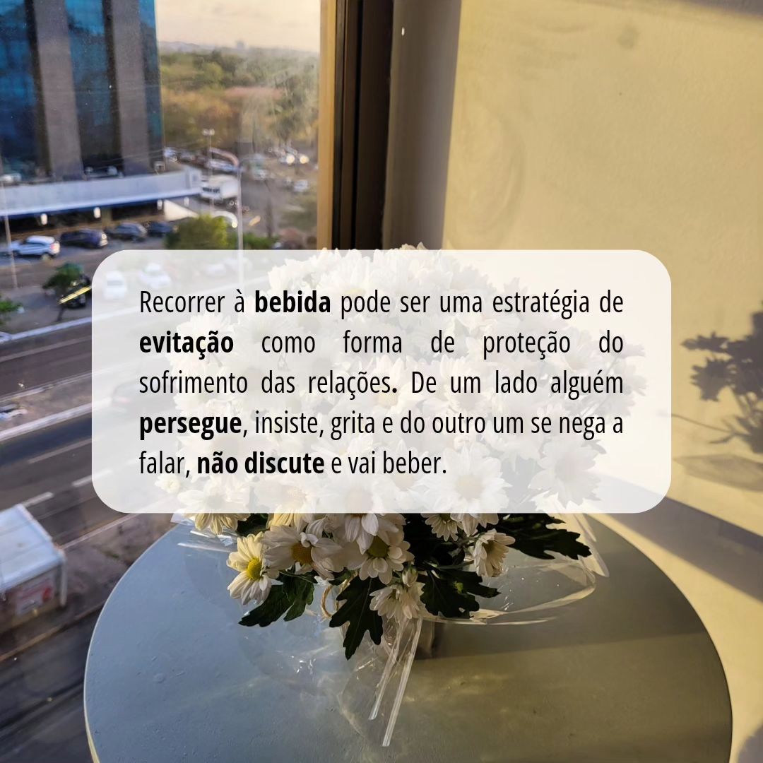 EVITAÇÃO é um estilo de enfretamento quem tem como intenção principal a PROTEÇÃO do provável sofrimento causado pelas re