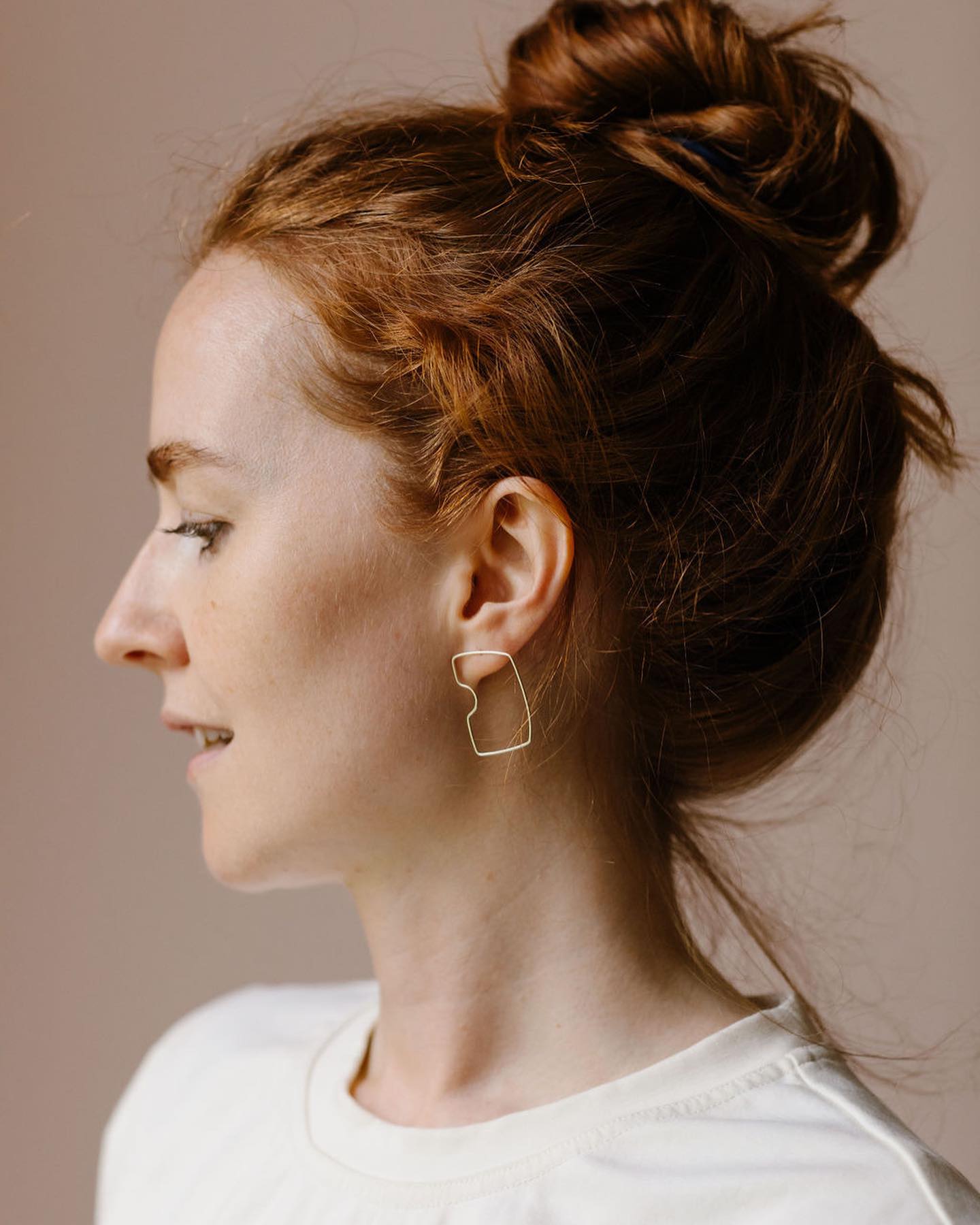 Sketch Earrings II 〰️ 📷 @caroweissphoto .
.
.
.
.
#jewellery #modernistearrings #contemporaryjewellery #scottishjeweller