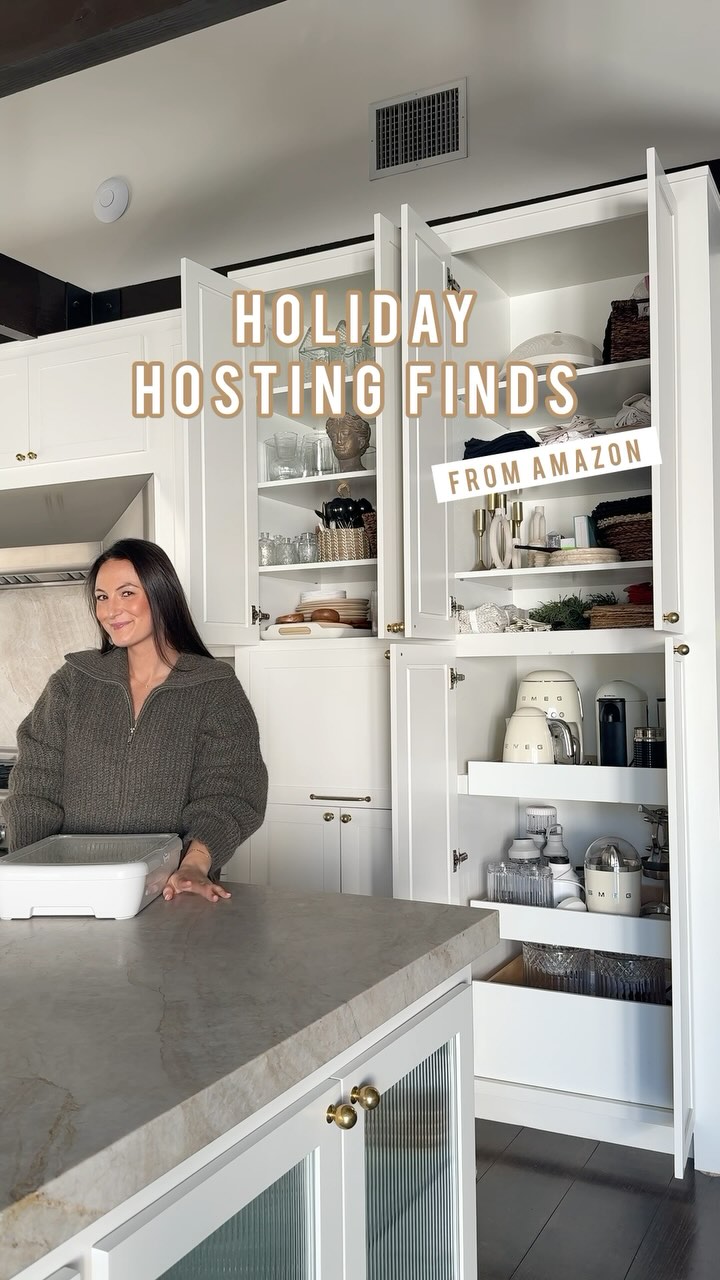 Are you hosting for the holidays👇🏼?! To shop: comment “hosting” below and I’ll send ya the 🔗 (be sure you’re following m