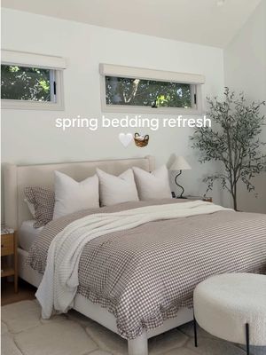 Fresh new bedding for spring ~ fluffy, cozy, and like a cloud ☁️🤍🧺 Eveything 🔗 in mybio! #bedding #cozybedding #duvetcov