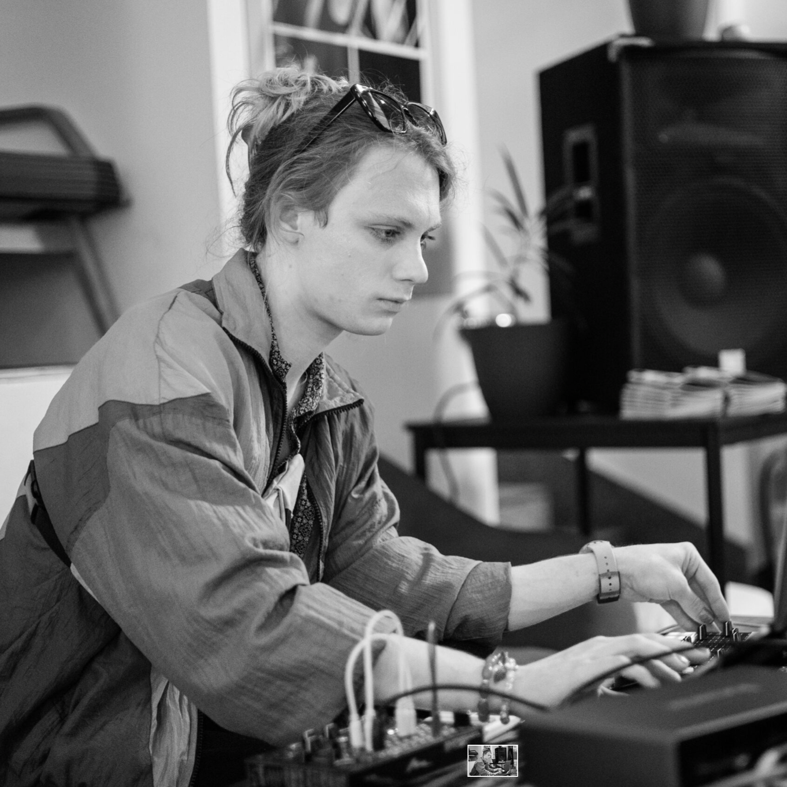 Člověk se po prvotině jakoby učí znovu psát. Rozhovor o poezii a edici Mlat (Ostravan.cz, 2024) thumbnail