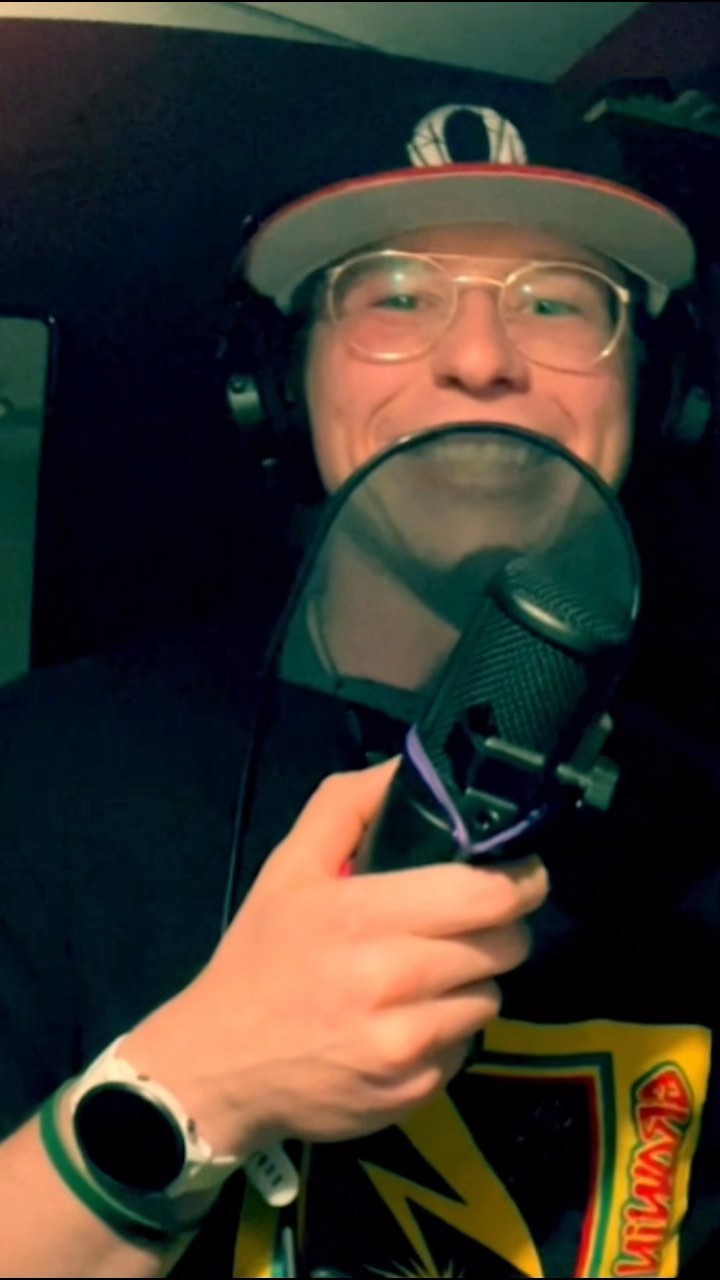 First rap in Berlin and wanted to share this energy with y’all. I love this shit!!!!!!! Beat by me + Lyrics below 👇 if y