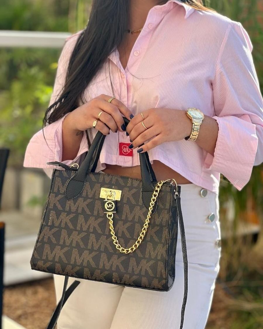 Bolsa MK ✨
 R$ 240,50

.
.
.
.

#DivinaVaidade #DiaDosNamorados #1Million #SejaFlamejante #DesafiosDaVida #MostreSeuBril