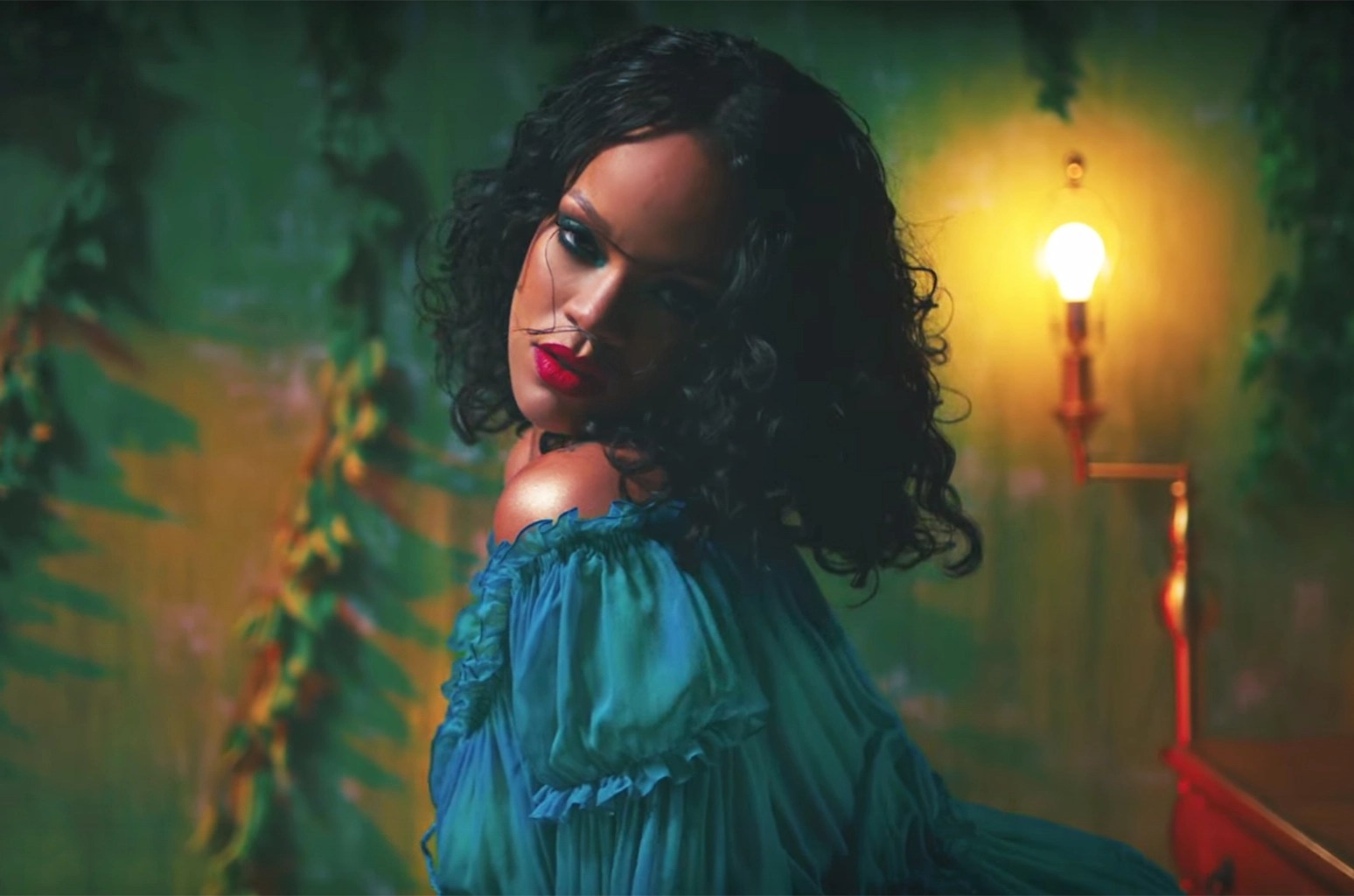 Rihanna Is Dropping A New Single On Friday And We’re Not Sure How To Act - Girlily thumbnail