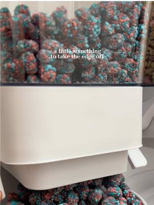 please reach my (elite) target niche audience 🙏🏻 #candy #fyp #pantryorganization #pantrygoals 