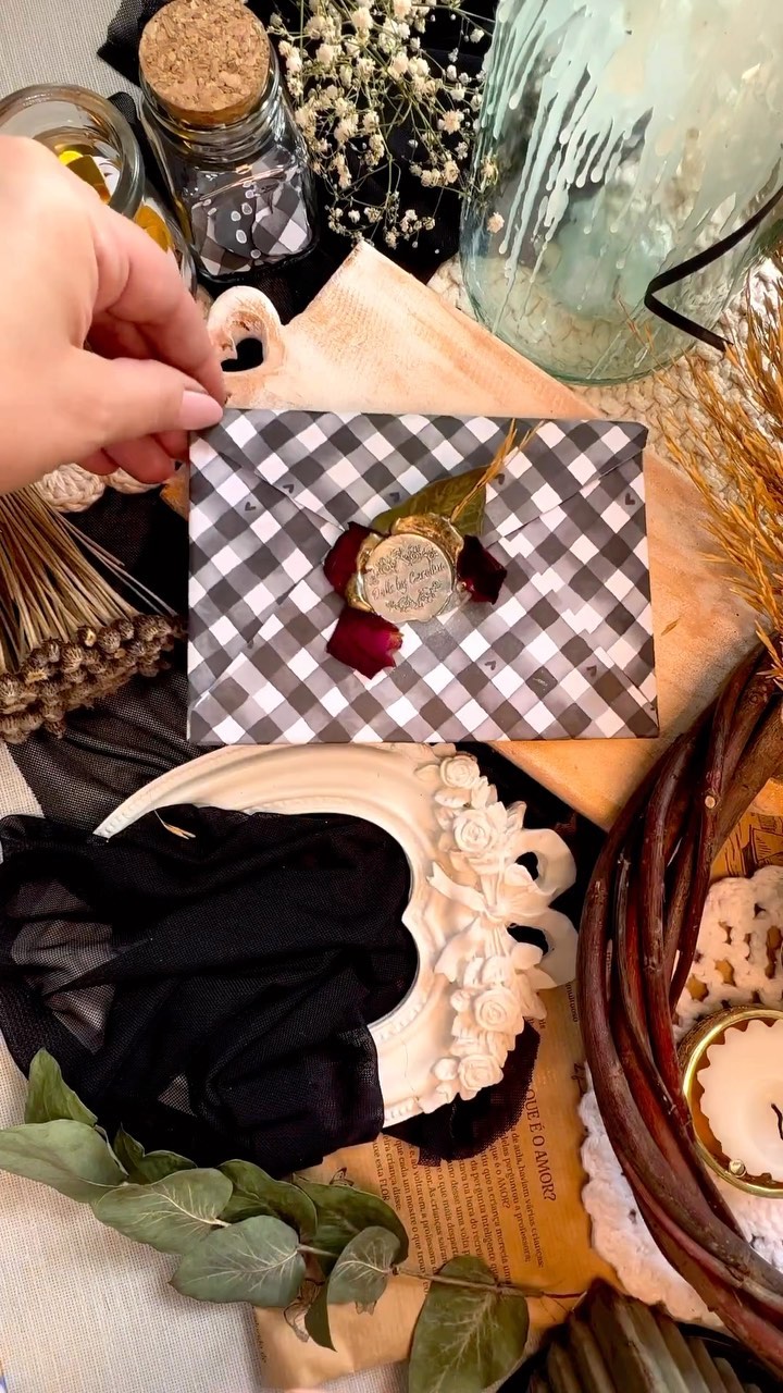 #repost @dollsbycaroline

Escrevo sentimentos ..
Descrevo cada detalhe que reflete todo o amor da alma 🤍
Para Rachel ♡

