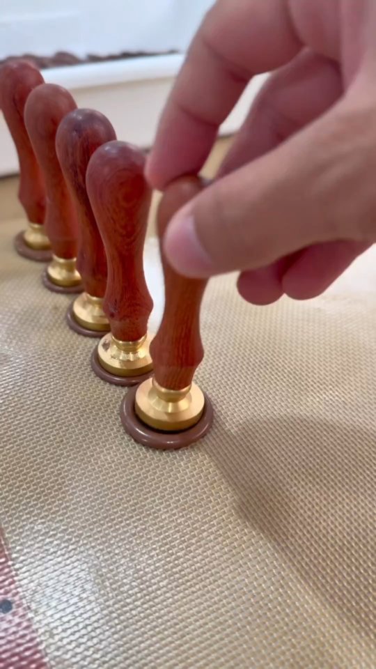 #repost #clientesellart #elesusam #pascoa2023 

Detalhes que fazem a diferença 💚✨
@sellartsinetes

vídeo by: @flakesbraz